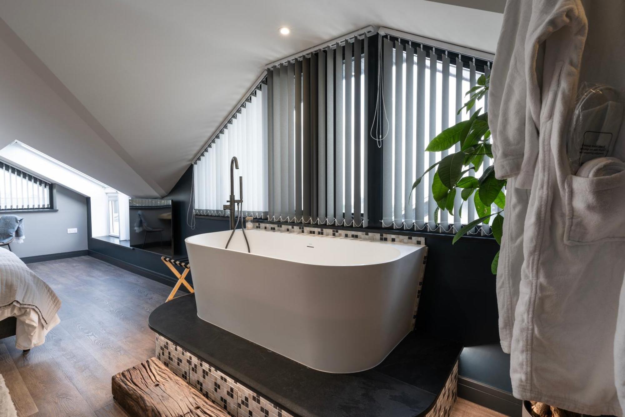 Uno - Luxury Serviced Apartment *