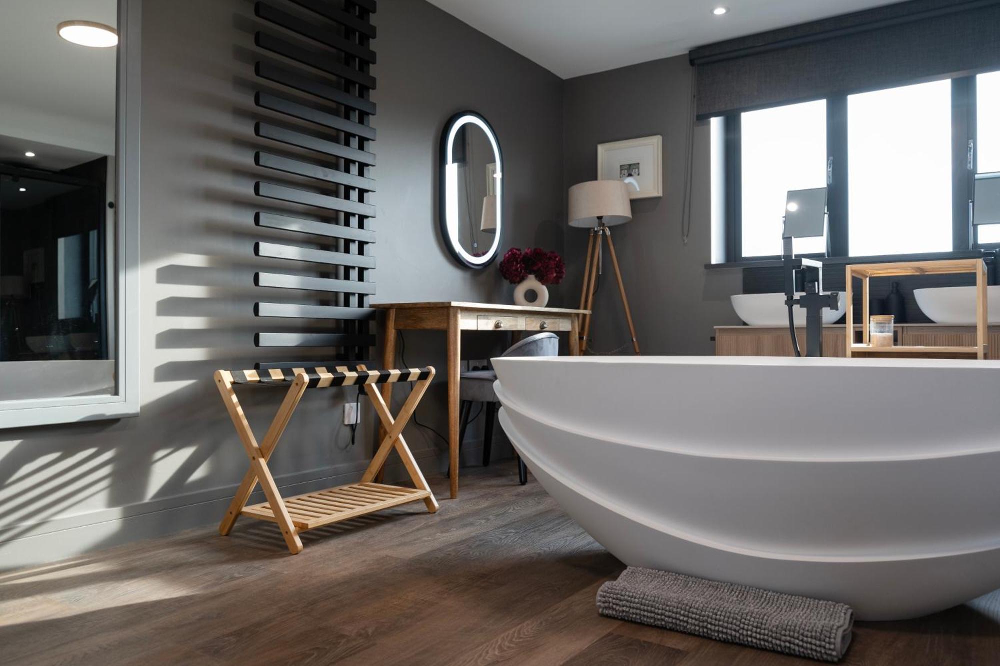 Uno - Luxury Serviced Apartment