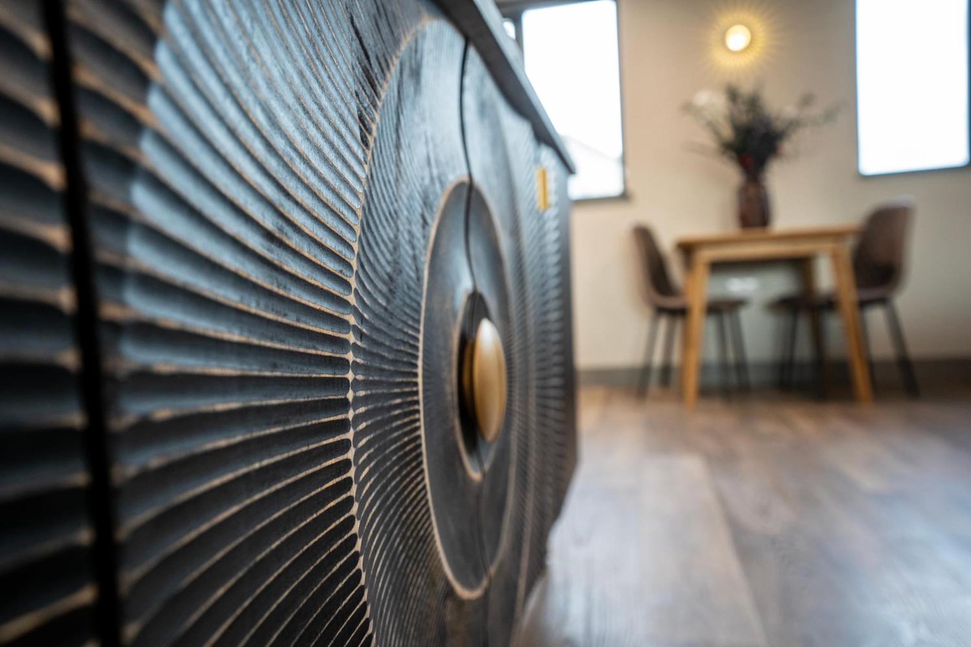 Uno - Luxury Serviced Apartment