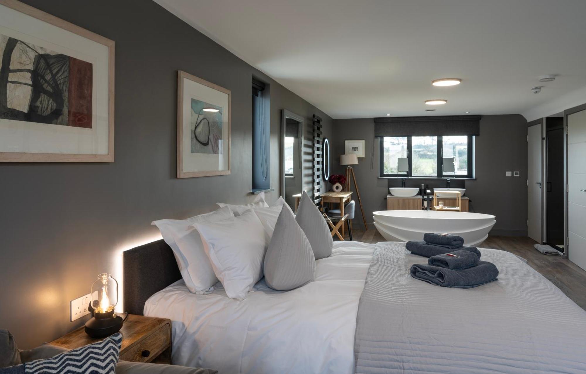 Uno - Luxury Serviced Apartment *